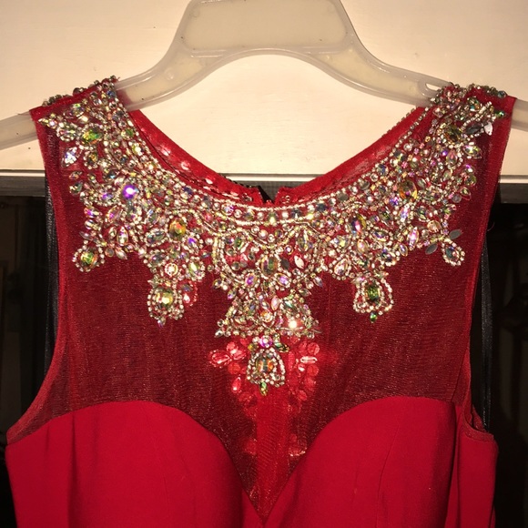 Beautiful red chiffon gown perfect for a Christmas formal dance! - Picture 5 of 8